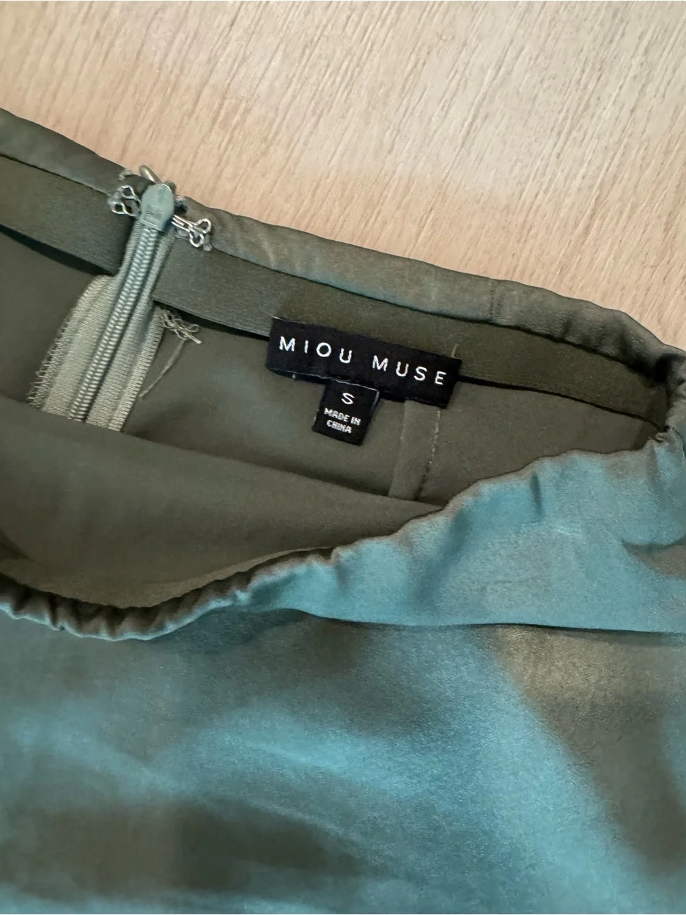 Miou Muse sleek olive